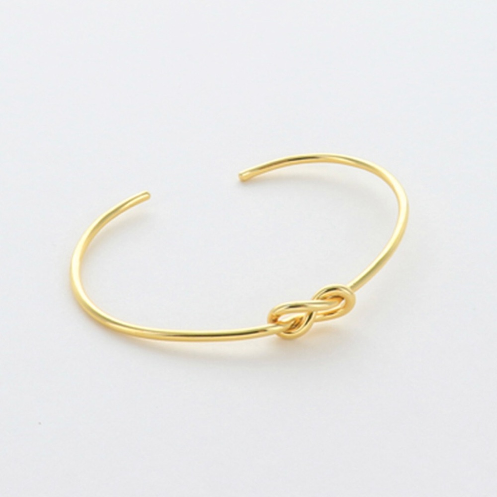 Knot gold bracelet